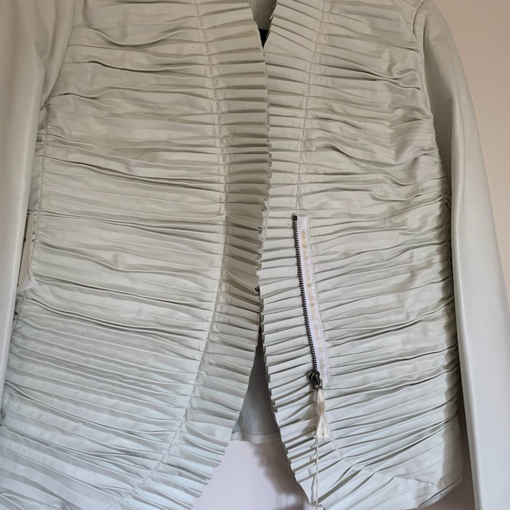 Valentino runway white pleated leather Jacket with silk tulle lining US 4 6 - Picture 4 of 13